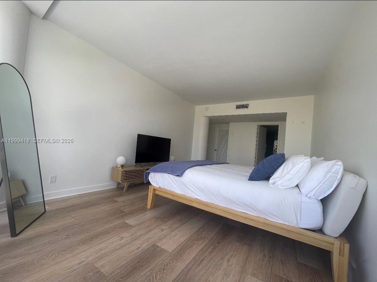 KING COLE CONDO - Residential