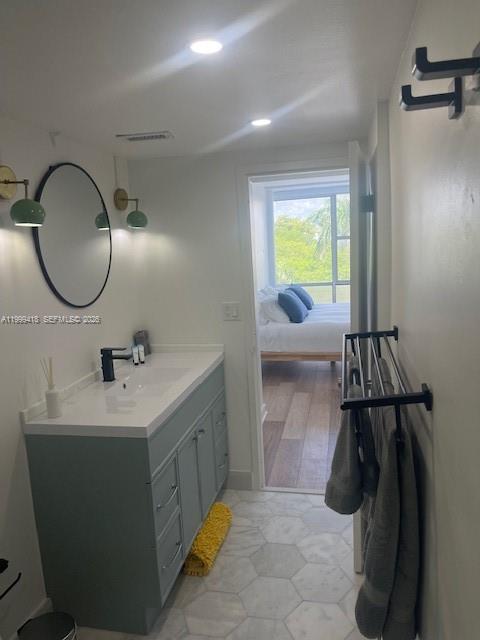 KING COLE CONDO - Residential