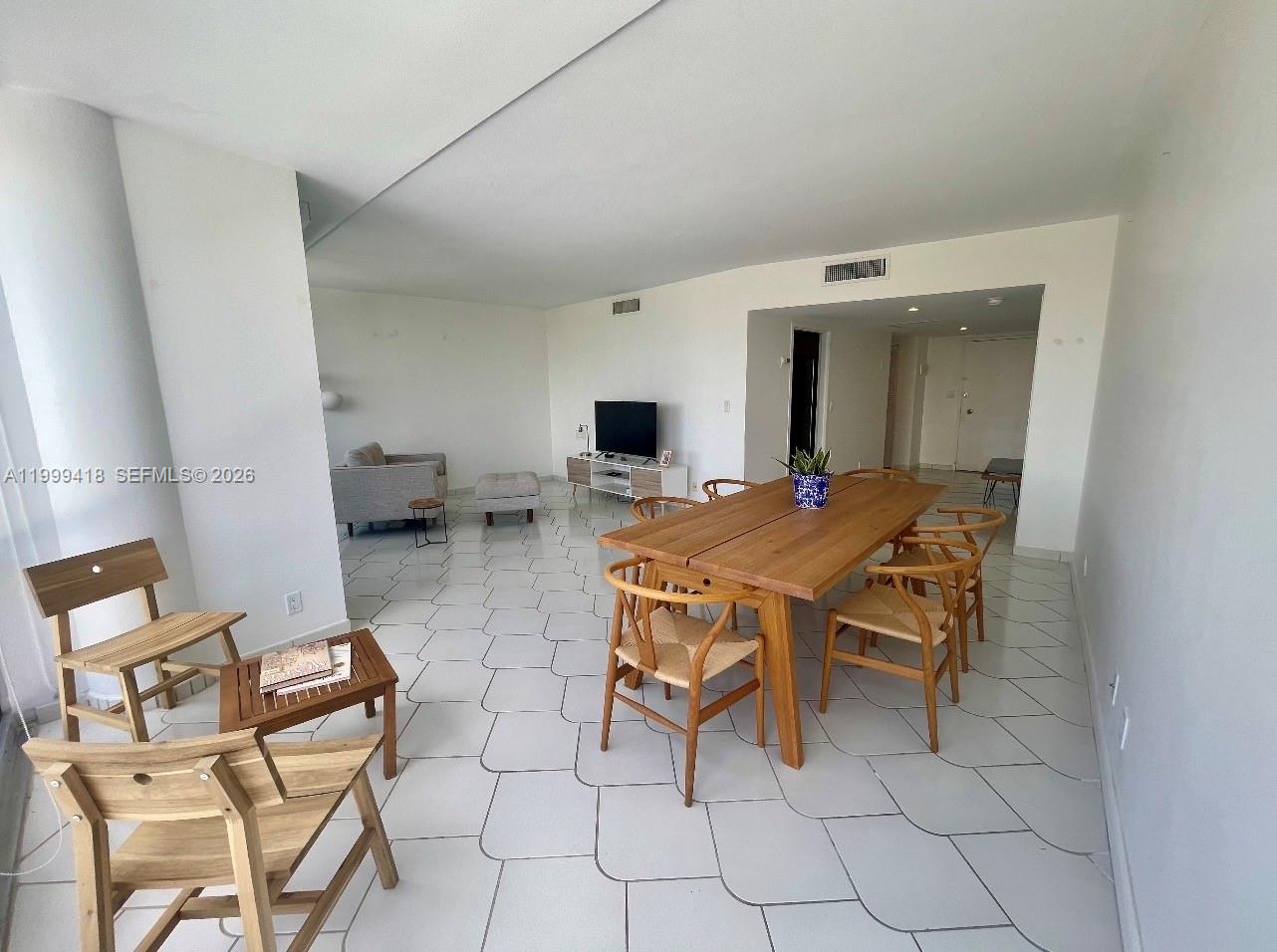 KING COLE CONDO - Residential