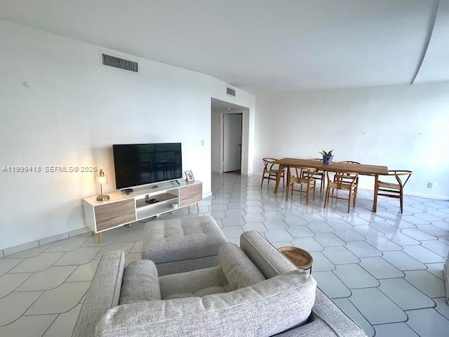 KING COLE CONDO - Residential