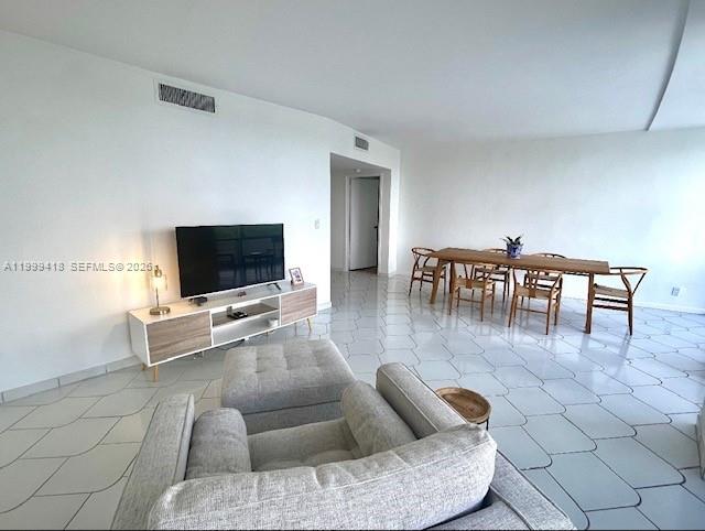 KING COLE CONDO - Residential