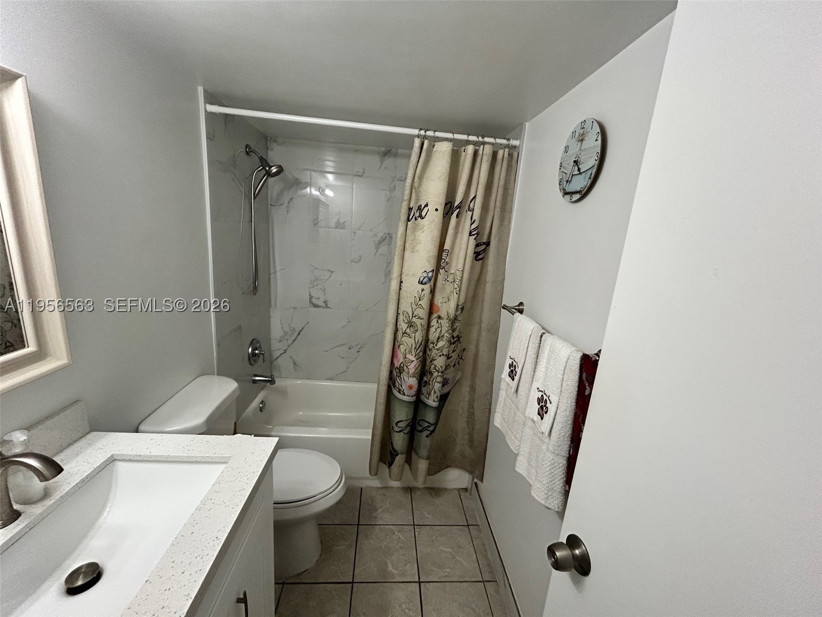 OAK TREE GARDEN CONDO - Residential