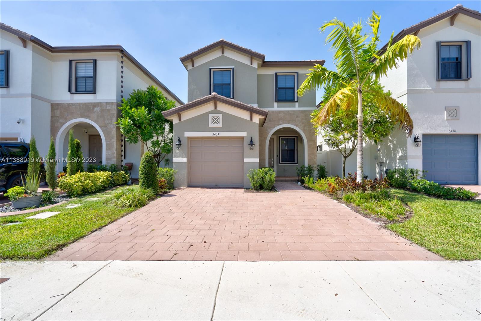 Spectacular single-family turn-key home fully furnished and professionally decorated, located at the gated Aquabella Community with a beautiful 4 bedrooms,2 and a half bathrooms, private patio, and a covered garage.
The Aquabella clubhouse has amenities resort style. Pool, gym, toboggan for children, cabanas, grills, and much more. Your kids will have fun at the kid's splash park.
The house has also Accordions hurricane shutters on doors and windows to be ready for the hurricane season. Please see the attachments.