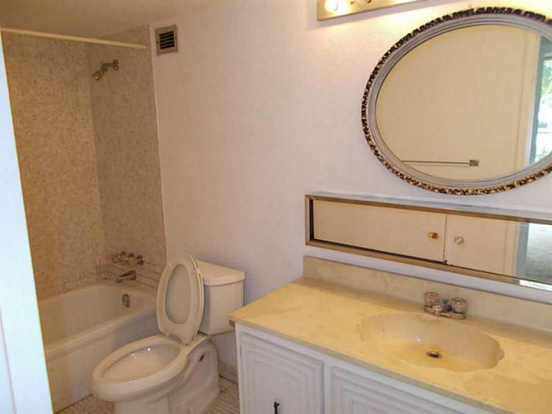 DE SOTO PARK CONDO - Residential Lease