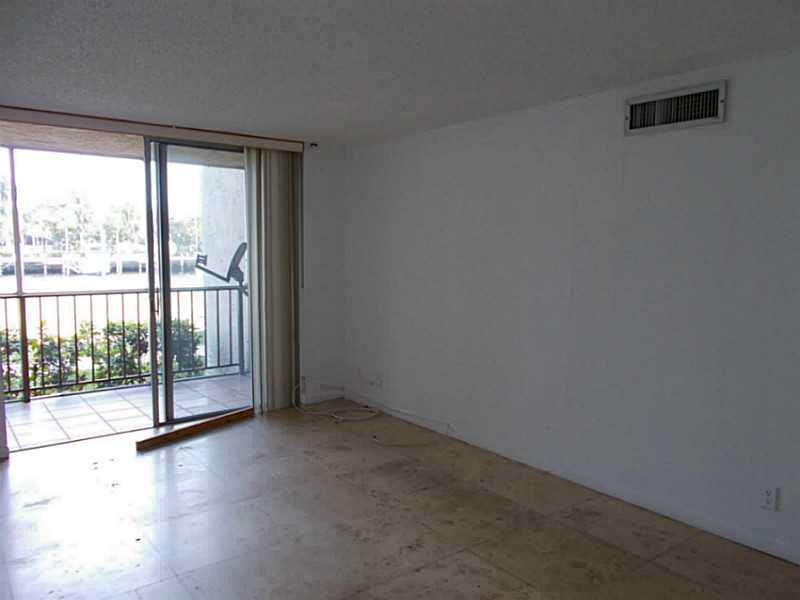DE SOTO PARK CONDO - Residential Lease