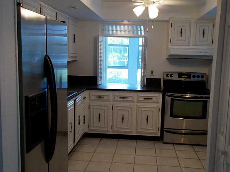 DE SOTO PARK CONDO - Residential Lease