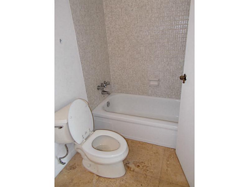 DE SOTO PARK CONDO - Residential Lease
