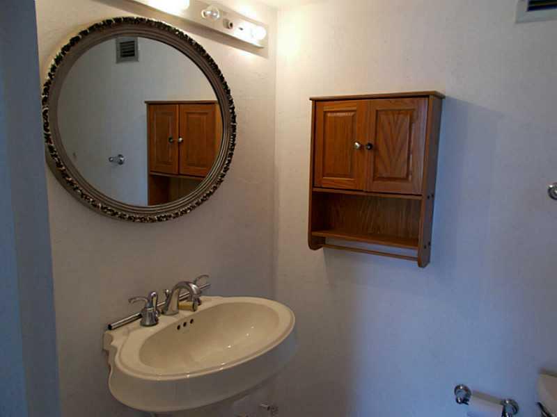 DE SOTO PARK CONDO - Residential Lease