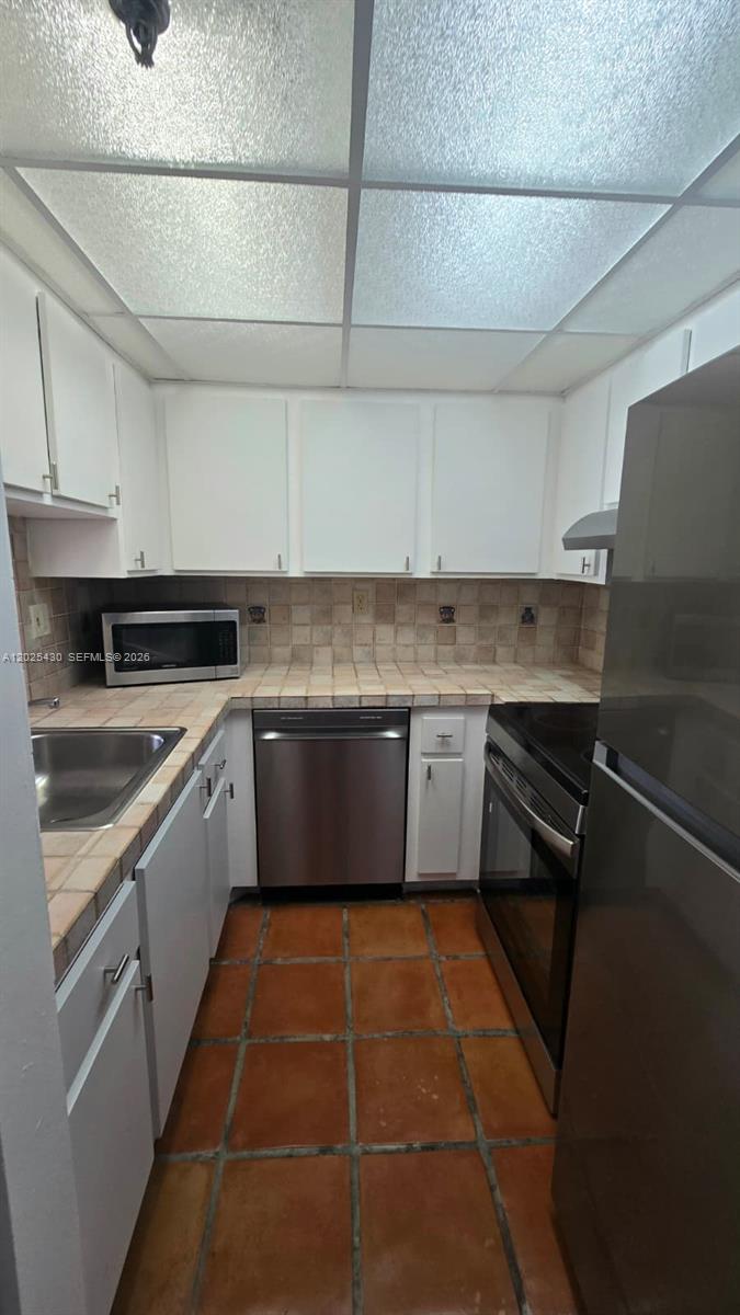 GOLFVIEW CL FONTAINBL PK - Residential Lease