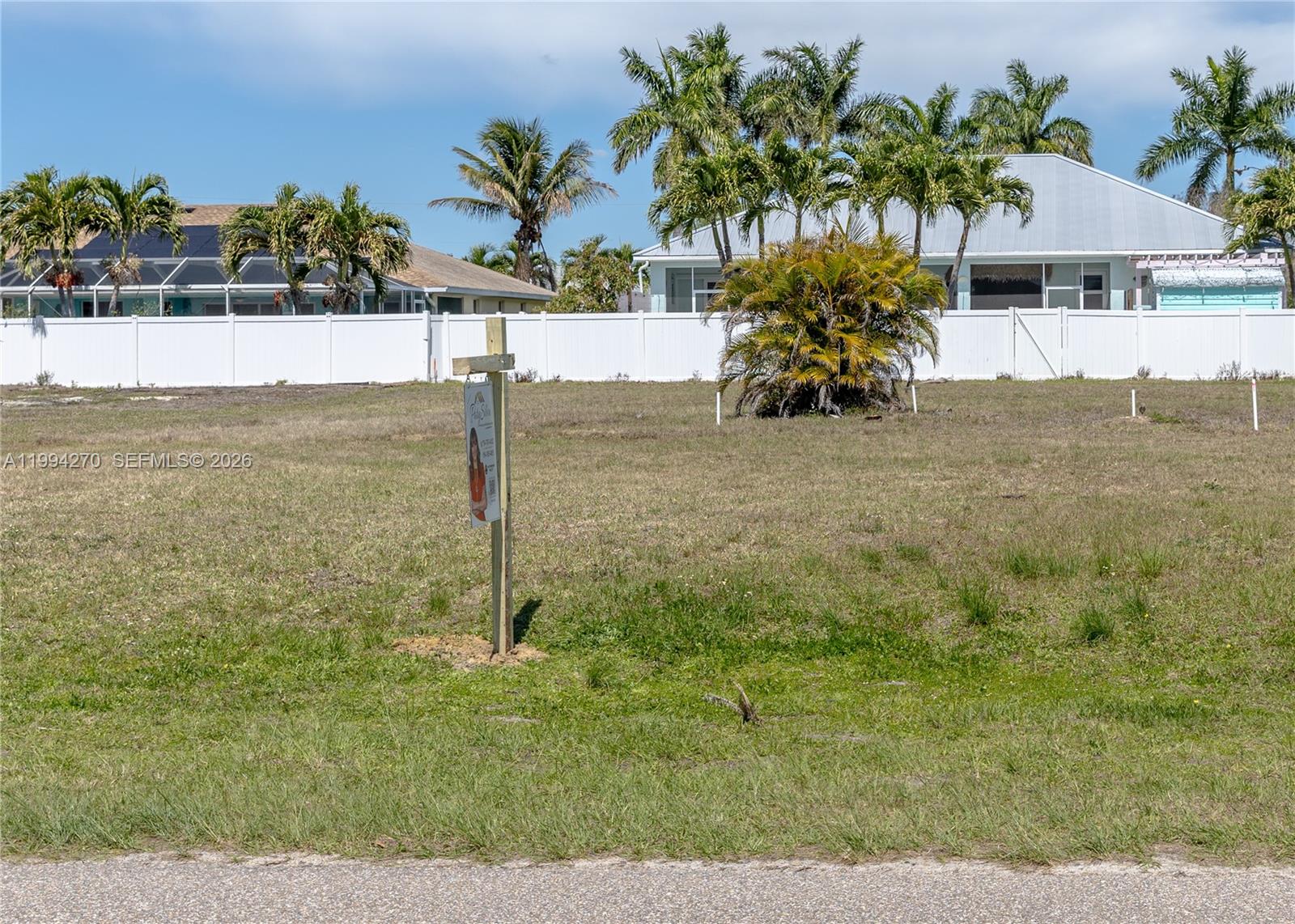CAPE CORAL - Land