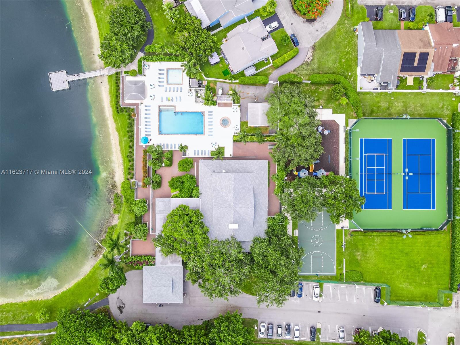 COUNTRY WALK LAKESIDE PAT - Residential Lease