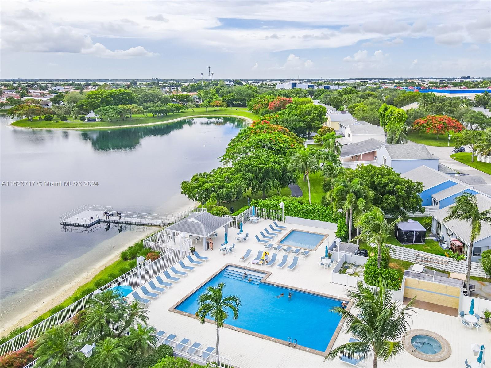 COUNTRY WALK LAKESIDE PAT - Residential Lease