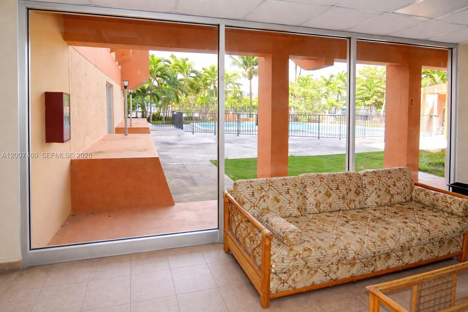 INTERNATIONAL CONDO - Residential