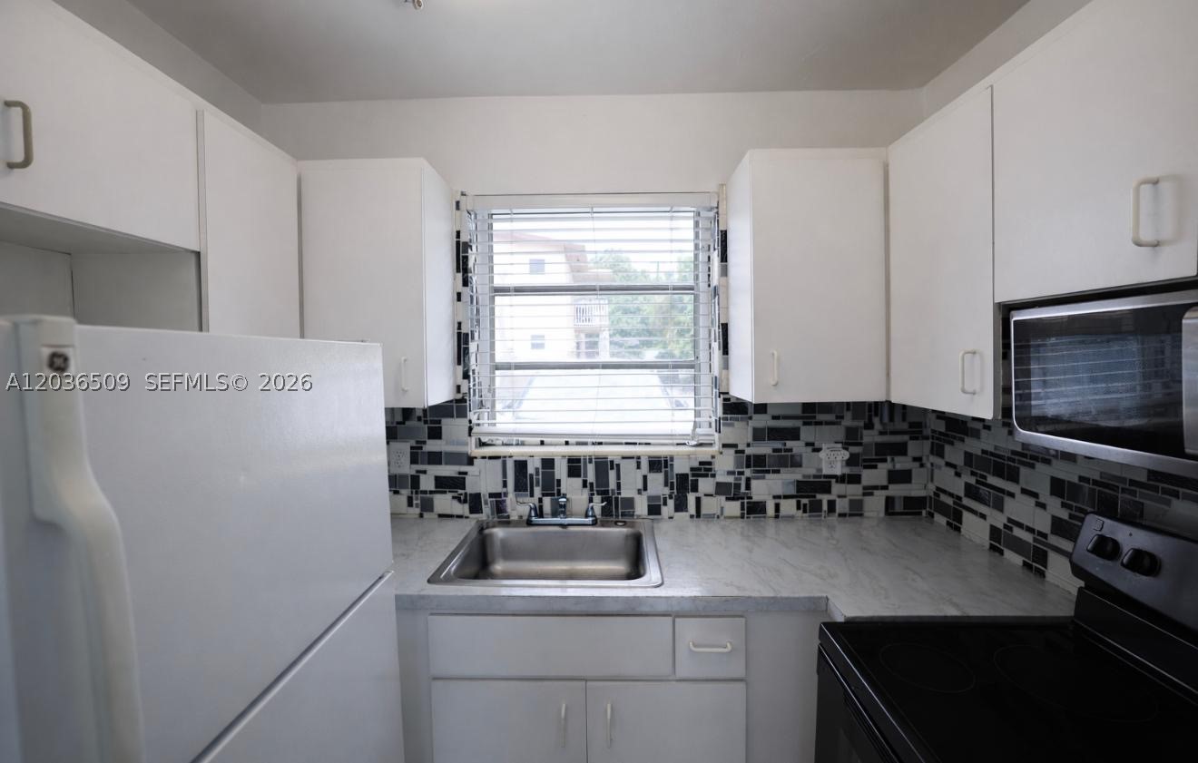 Welcome to this 2 Bedroom 1 bathroom apartment located in the heart of Flagler St. Unit offers tile flooring, freshly painted walls, central ac, and hurricane impact windows. Apartment offers 1 assigned parking space. RAPID APPROVAL!