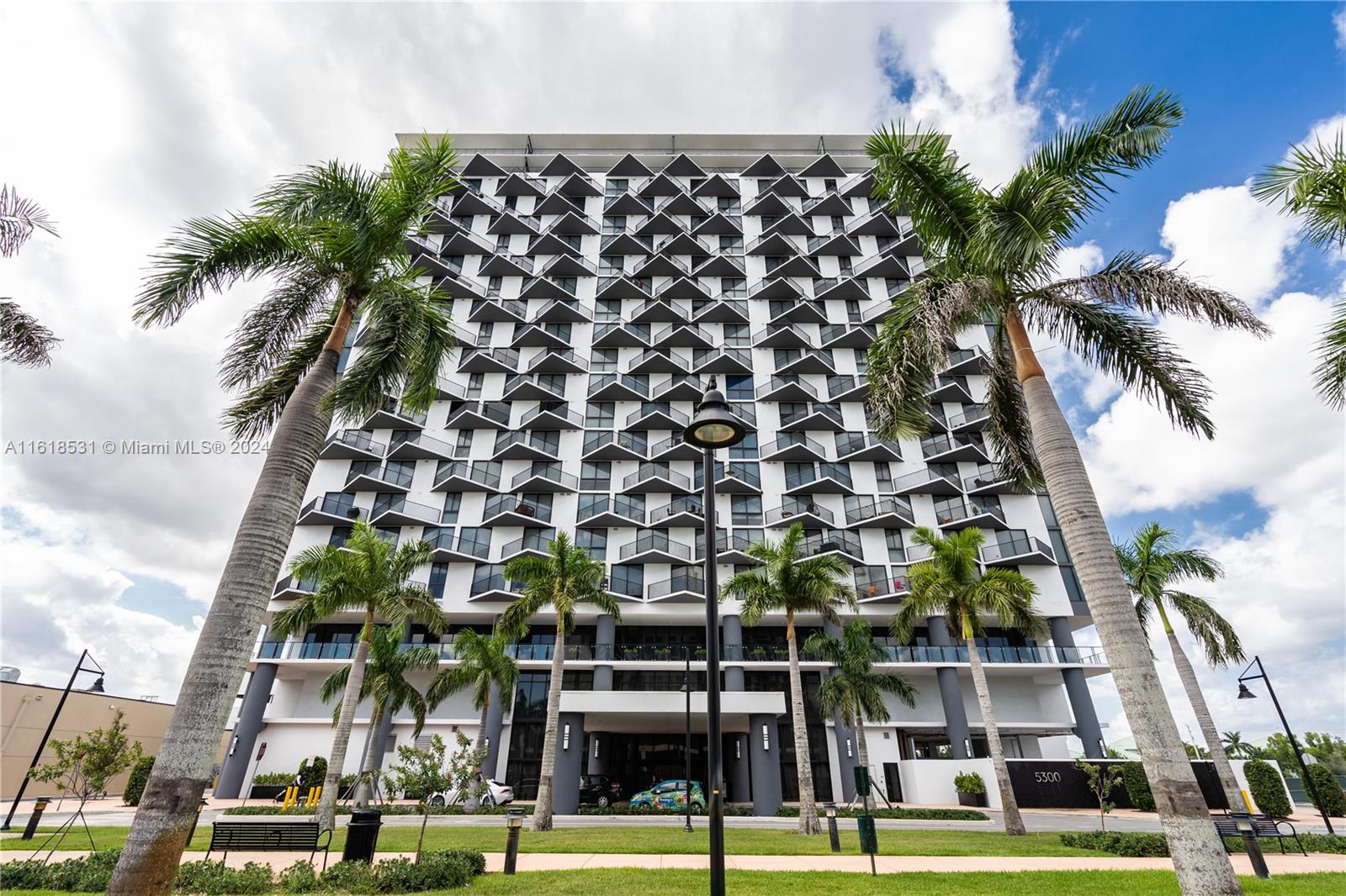 5252 PASEO CONDO - Residential