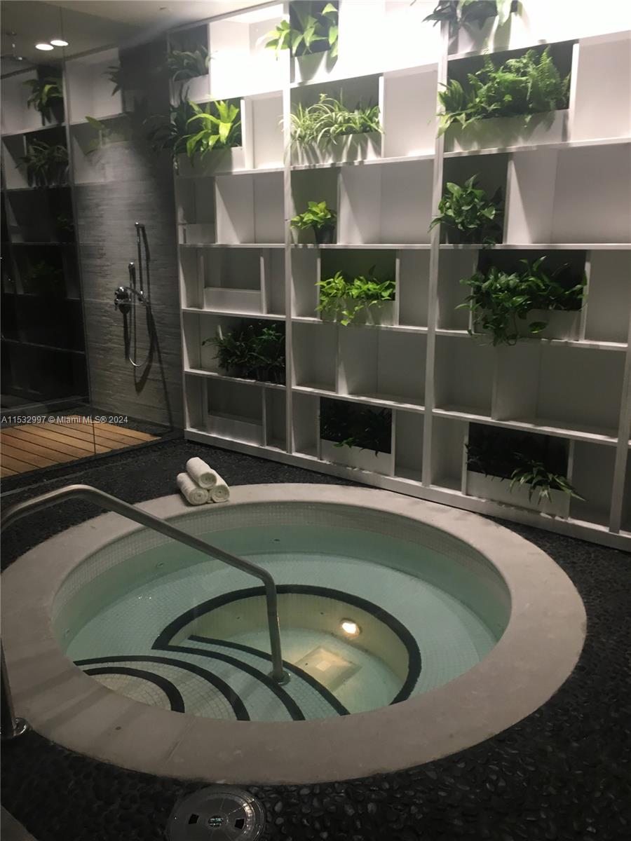 BRICKELL HEIGHTS EAST CON - Residential Lease