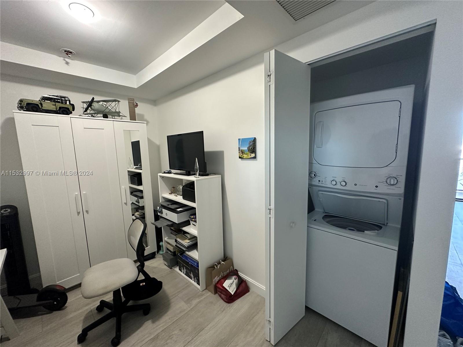 BRICKELL HEIGHTS EAST CON - Residential Lease