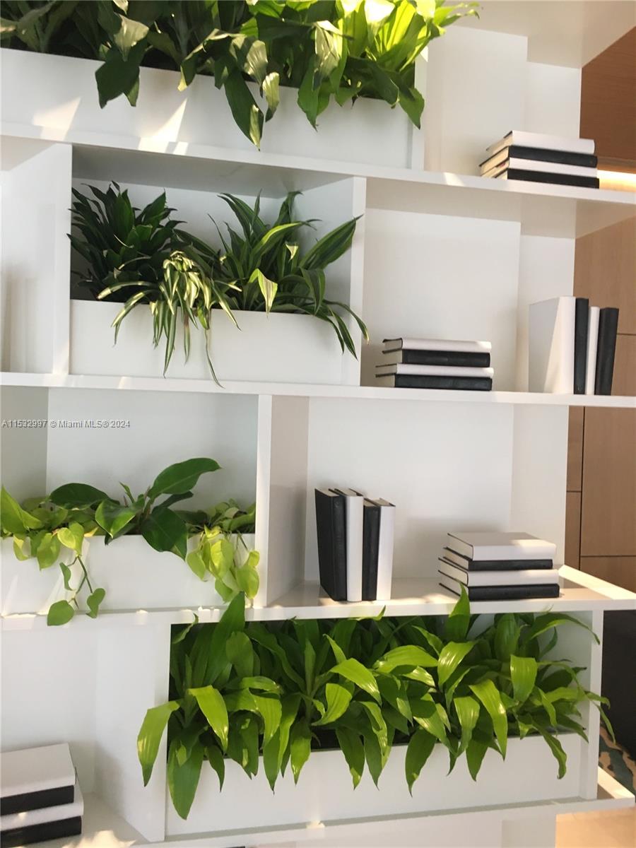 BRICKELL HEIGHTS EAST CON - Residential Lease