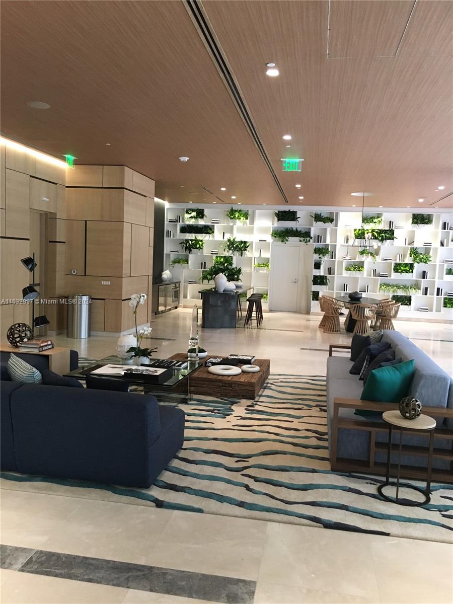 BRICKELL HEIGHTS EAST CON - Residential Lease