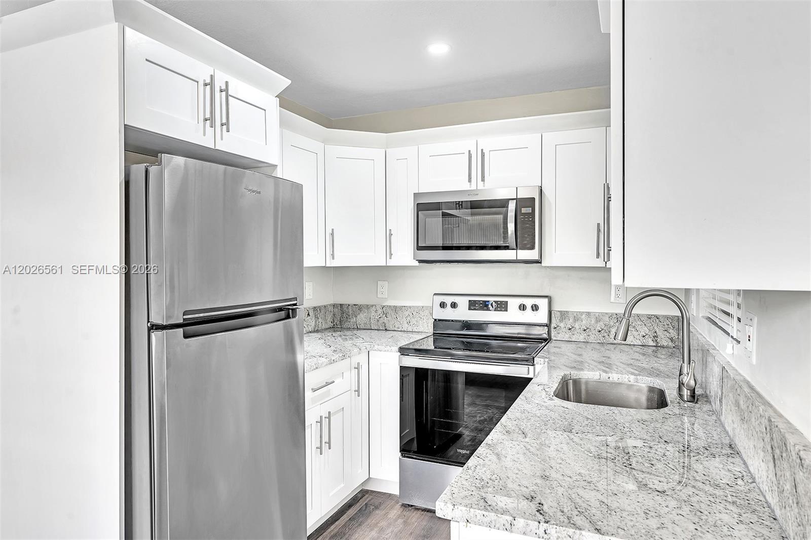 LAKE LUCERNE SEC 1 - Residential Lease