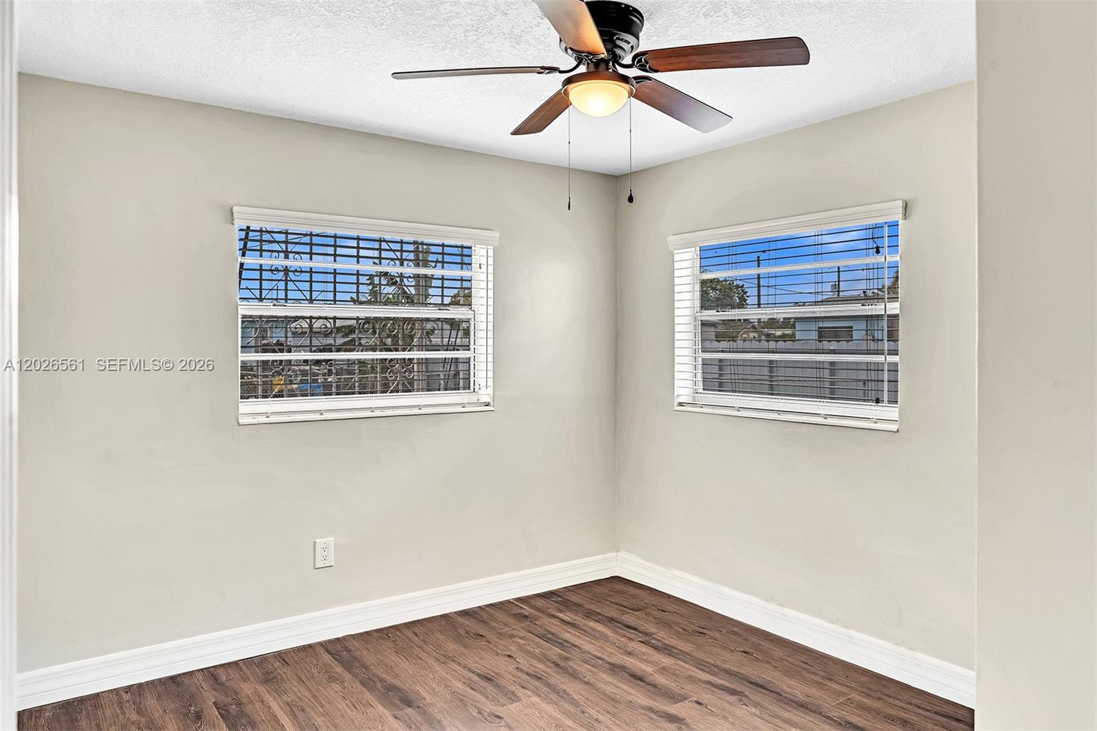 LAKE LUCERNE SEC 1 - Residential Lease