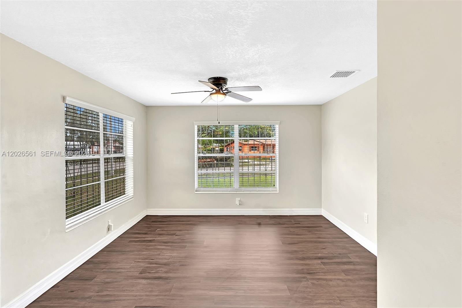 LAKE LUCERNE SEC 1 - Residential Lease