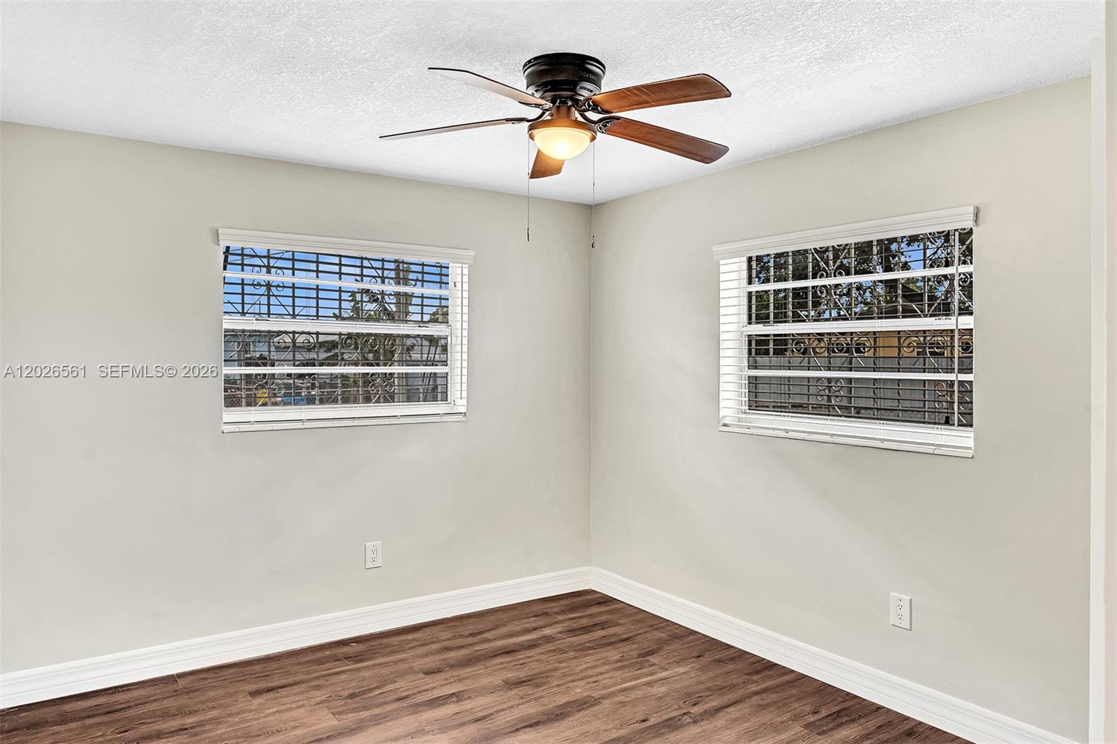 LAKE LUCERNE SEC 1 - Residential Lease