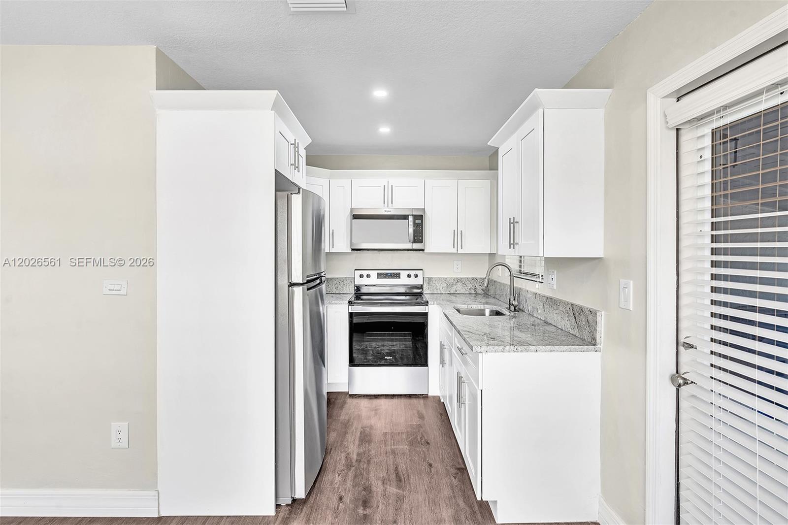 LAKE LUCERNE SEC 1 - Residential Lease