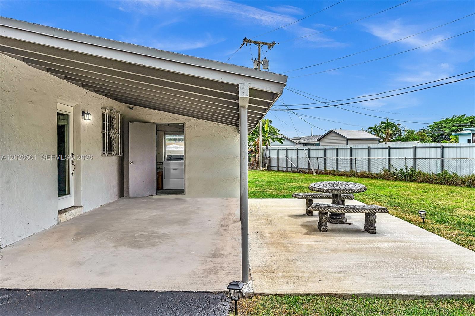 LAKE LUCERNE SEC 1 - Residential Lease