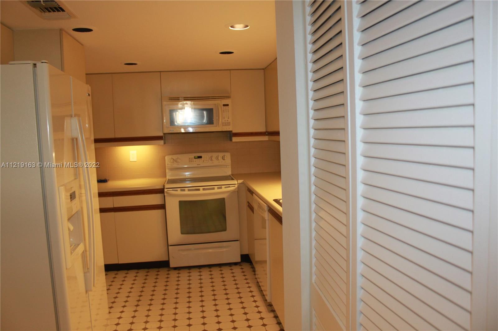 BILTMORE COURT VILLAS CON - Residential Lease