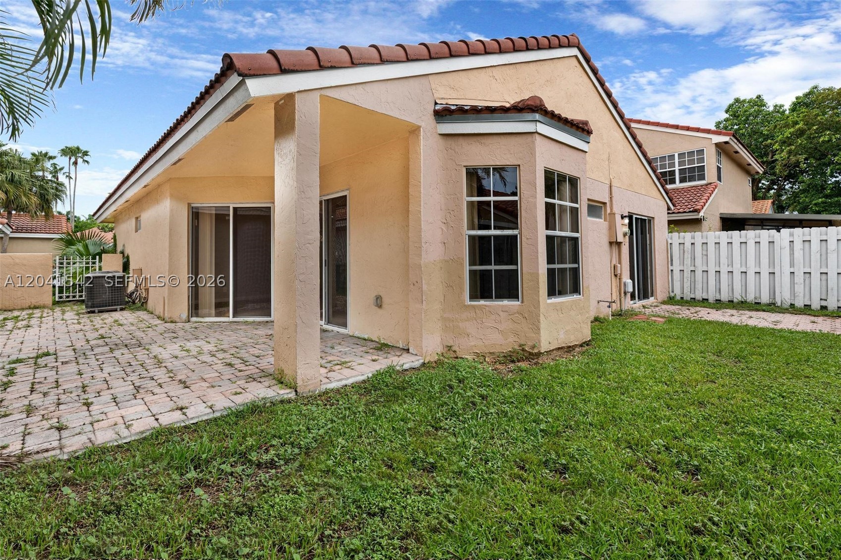 COUNTRY ISLES GARDEN HOME - Residential