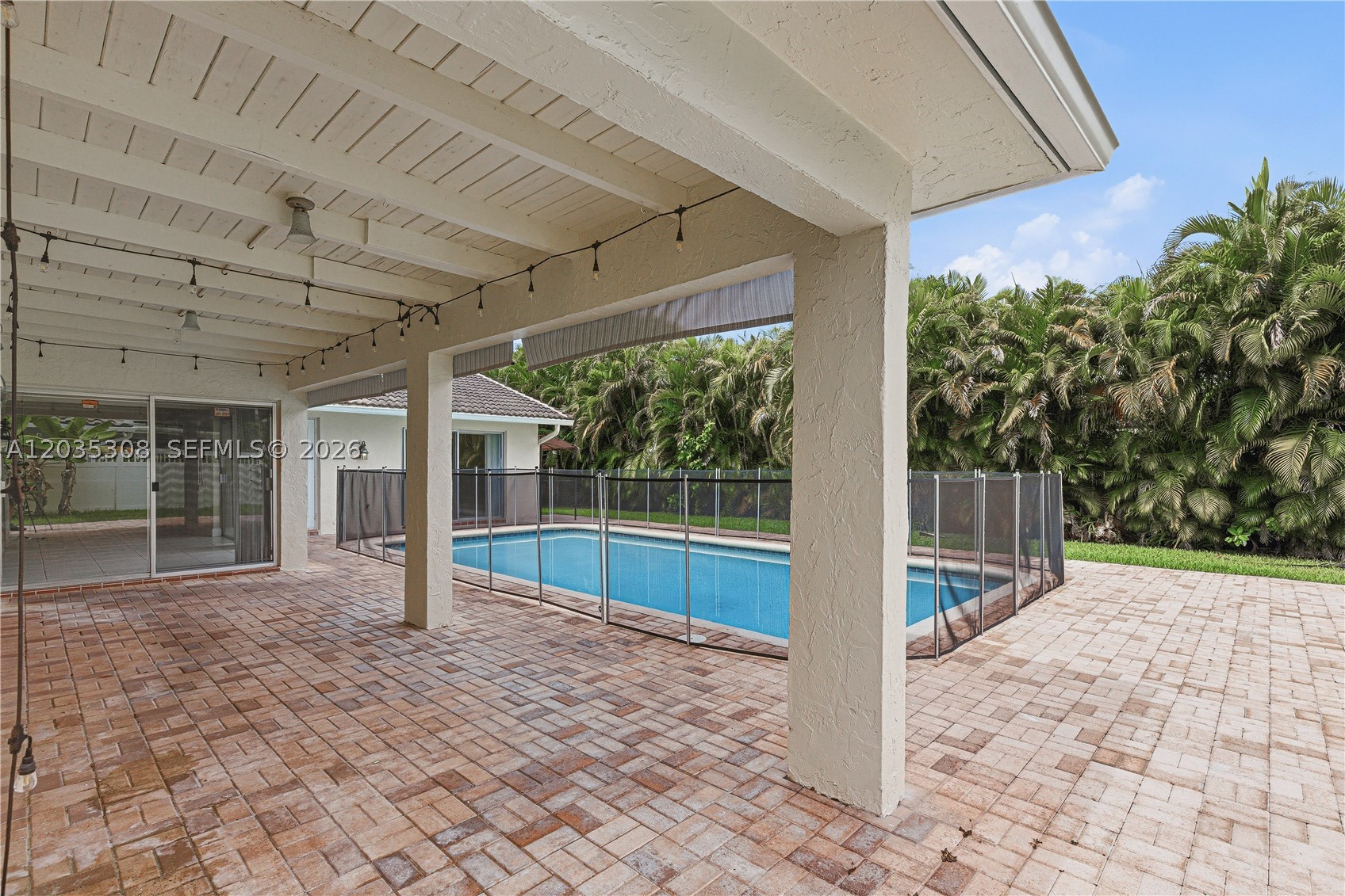 CORAL SPRINGS COUNTRY CLU - Residential