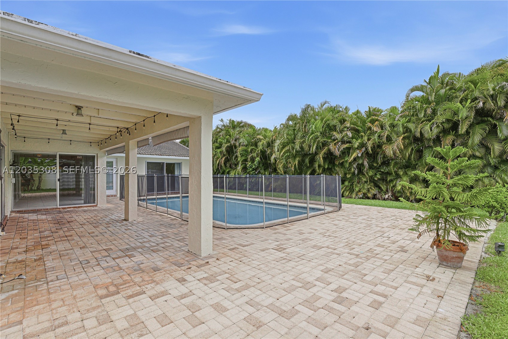CORAL SPRINGS COUNTRY CLU - Residential