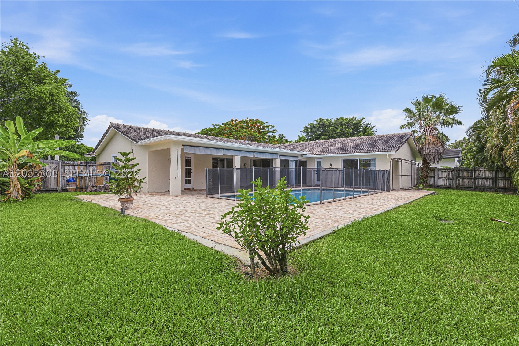 CORAL SPRINGS COUNTRY CLU - Residential