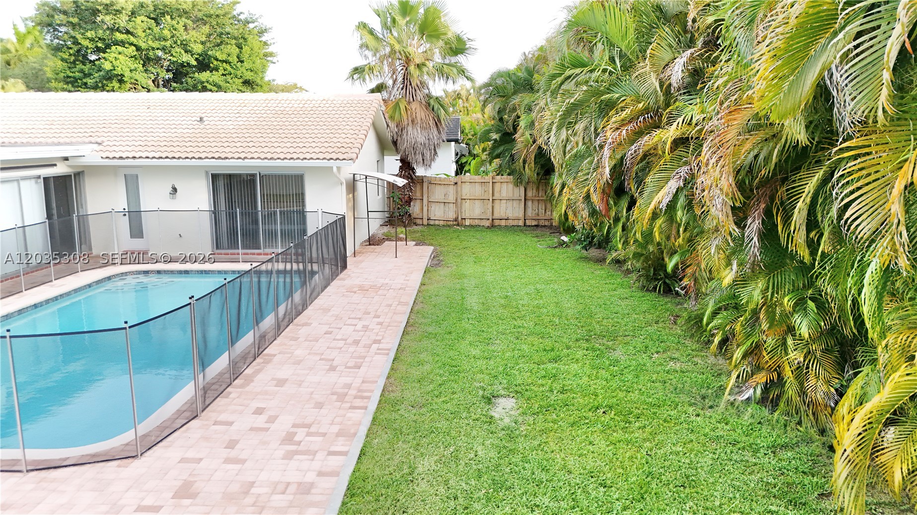 CORAL SPRINGS COUNTRY CLU - Residential