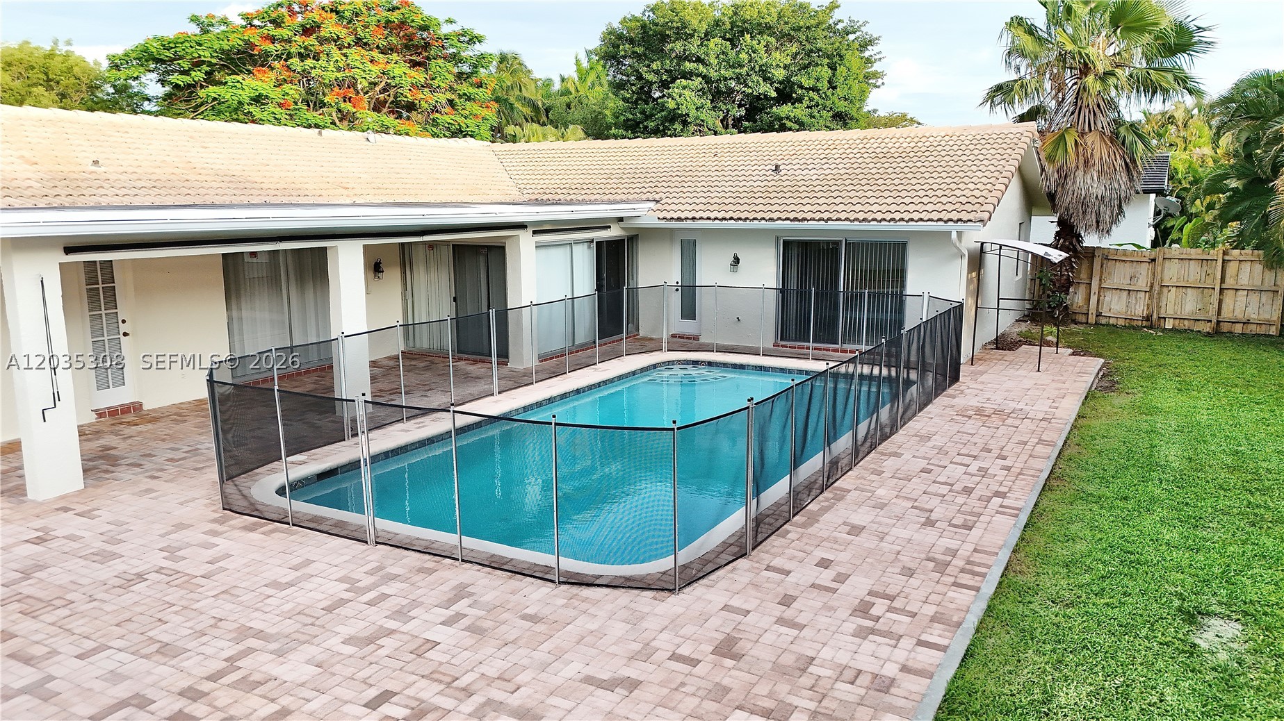 CORAL SPRINGS COUNTRY CLU - Residential