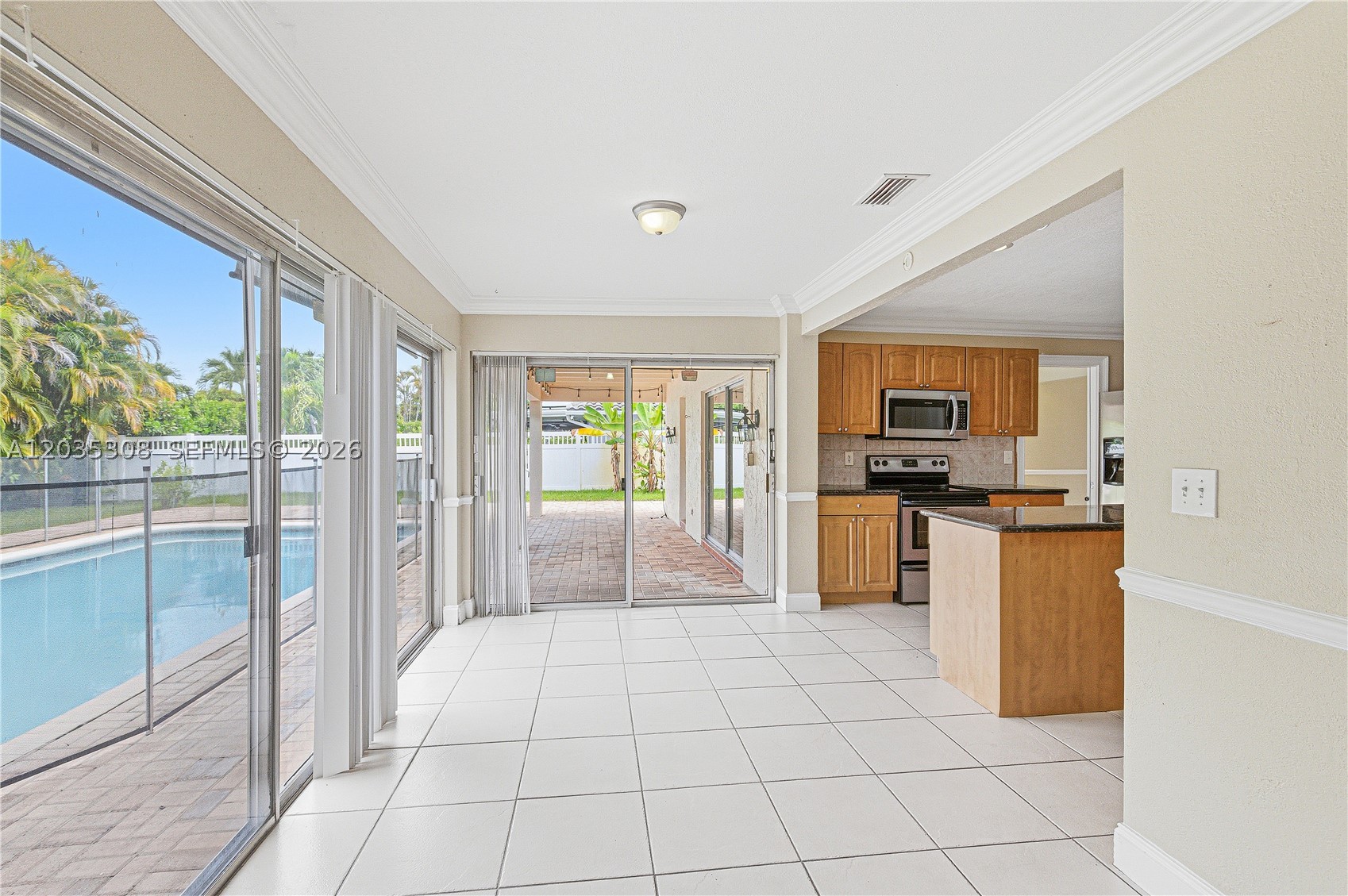CORAL SPRINGS COUNTRY CLU - Residential