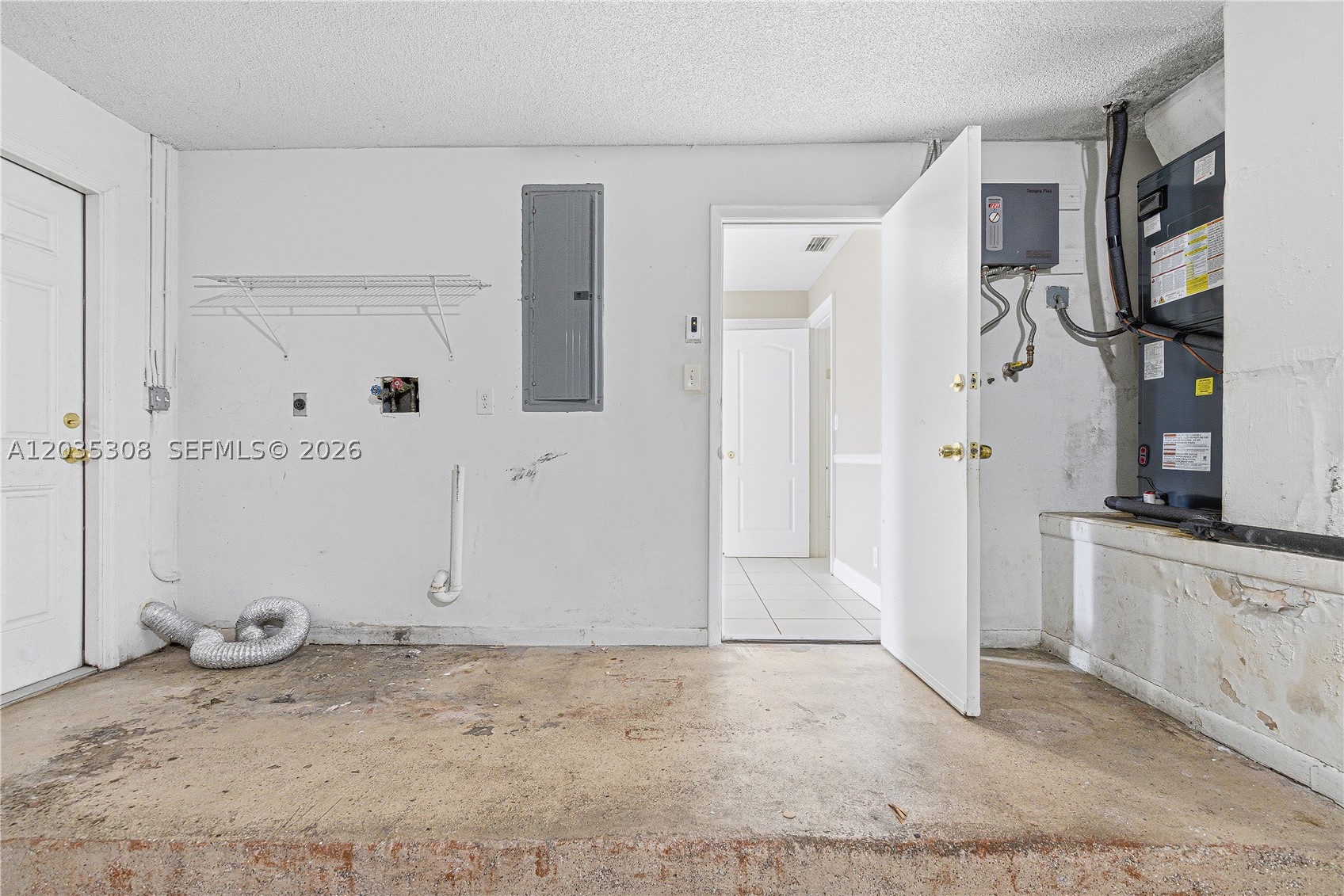 CORAL SPRINGS COUNTRY CLU - Residential