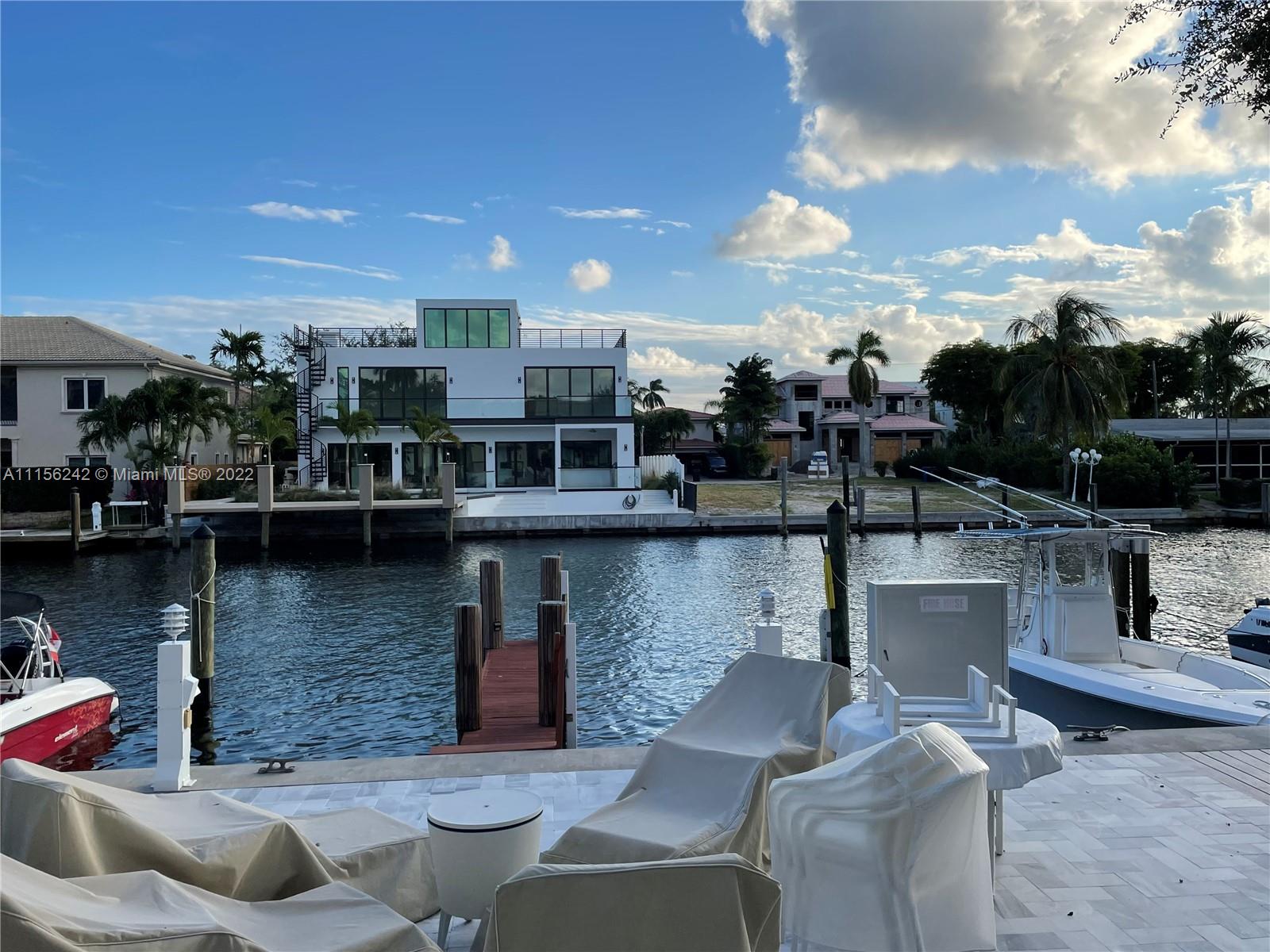 DOCK UP TO A 35' BOAT IN YOUR OWN DEEDED DOCK WITH EASY, QUICK OCEAN ACCESS (NO FIXED BRIDGES) IN 5 TO 7 MINUTES. MOST DESIRABLE NEIGHBORHOOD. WALK TO LAUDERDALE YACHT CLUB JUST A FEW STEPS AWAY. WALKING DISTANCE TO SHOPS & RESTAURANTS ON 17TH STREET. QUIET, PEACEFUL, SMALL COMPLEX WITH PERFECT LOCATION FOR AVID BOATERS. SPACIOUS  2/2.5 UNIT W/WOOD BURNING FIREPLACE AND AMPLE STORAGE.  BOUTIQUE BUILDING WITH ONLY 6 UNITS. WELL-MAINTAINED; PASSED 40-YEAR INSPECTION WITH FLYING COLORS. HOMES ACROSS SAME CANAL WITH SIMILAR DOCKAGE START AT 2 MILLION FOR A TEAR-DOWN!