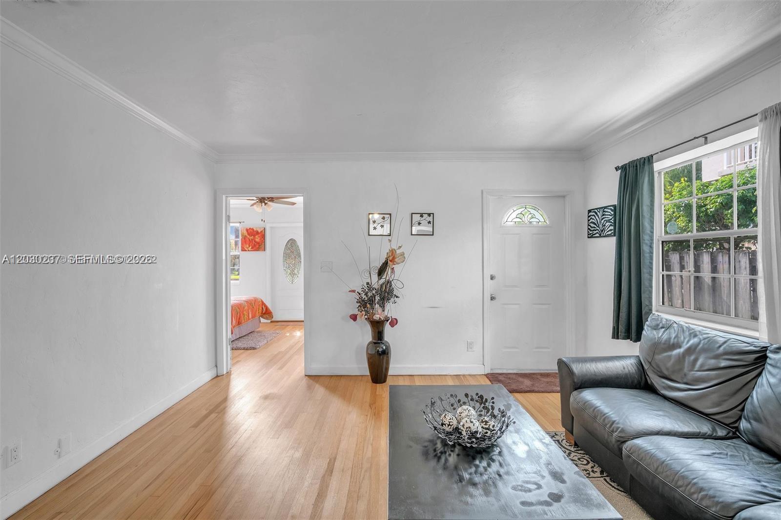 HOLLYWOOD - Residential Lease