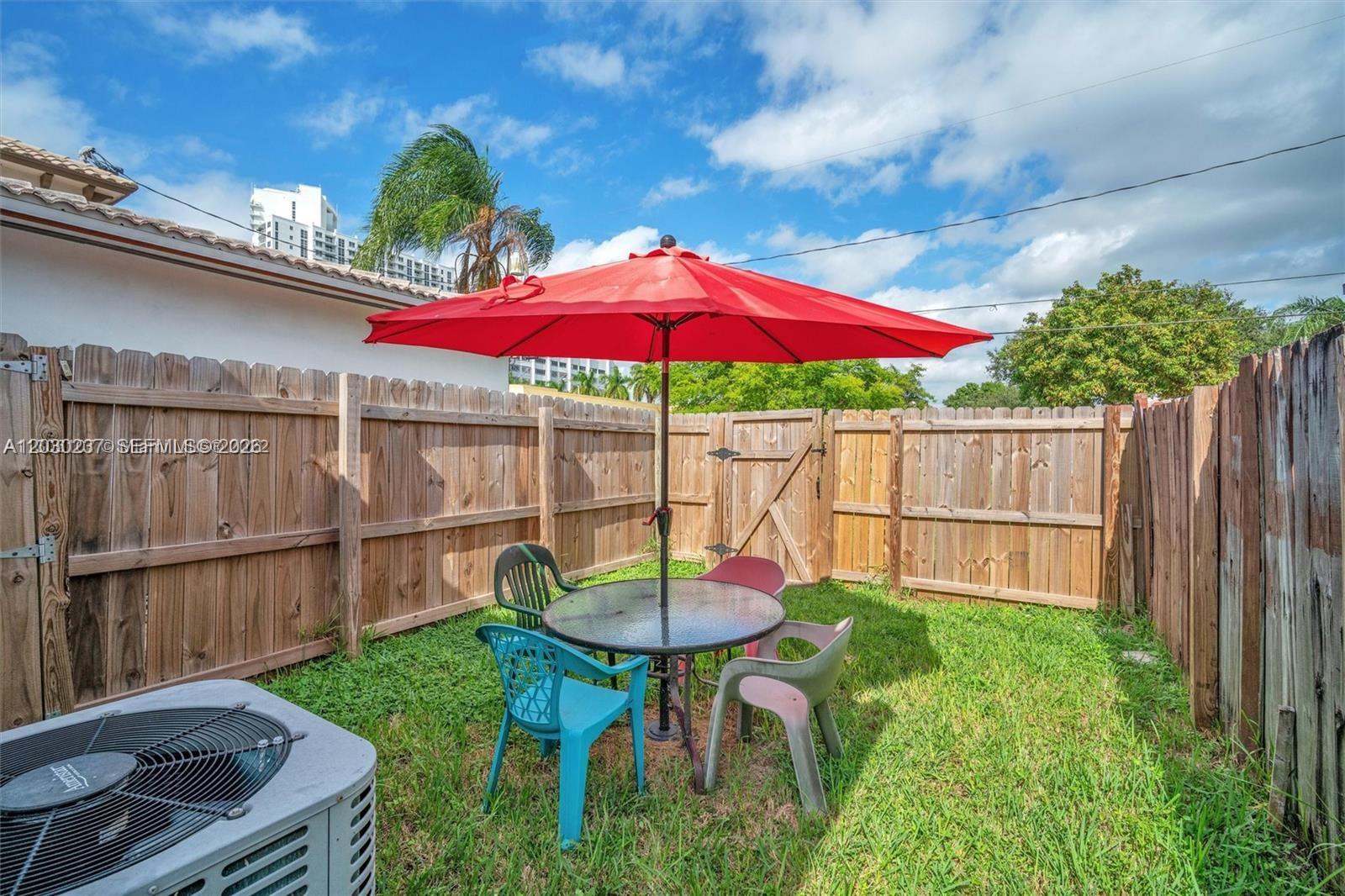 HOLLYWOOD - Residential Lease
