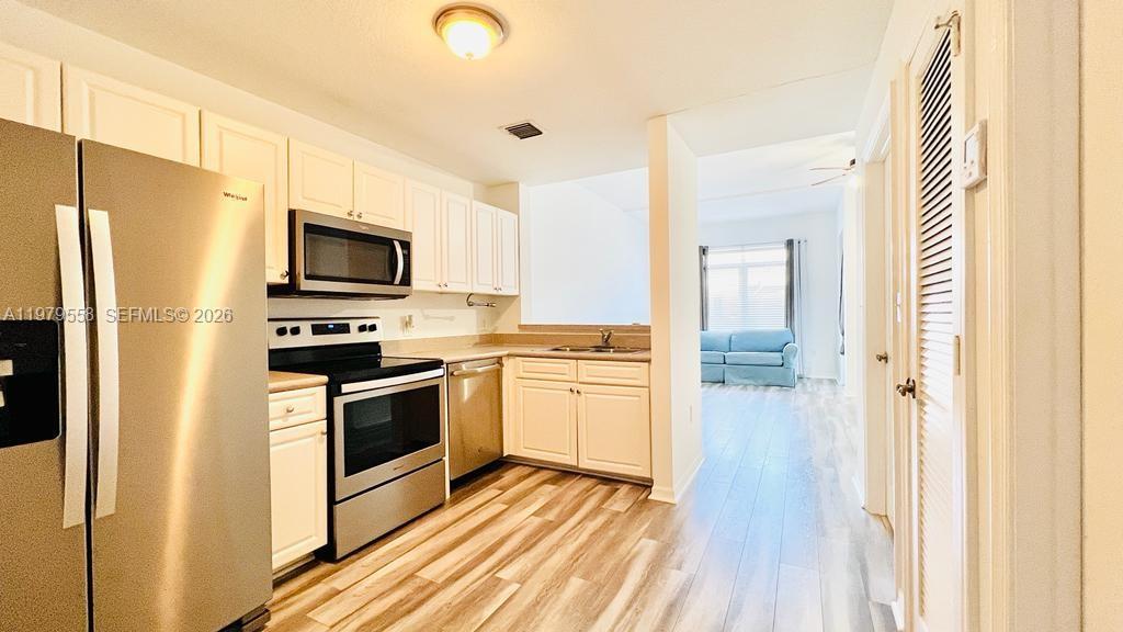 VILLAGE AT ABACOA CONDO - Residential Lease