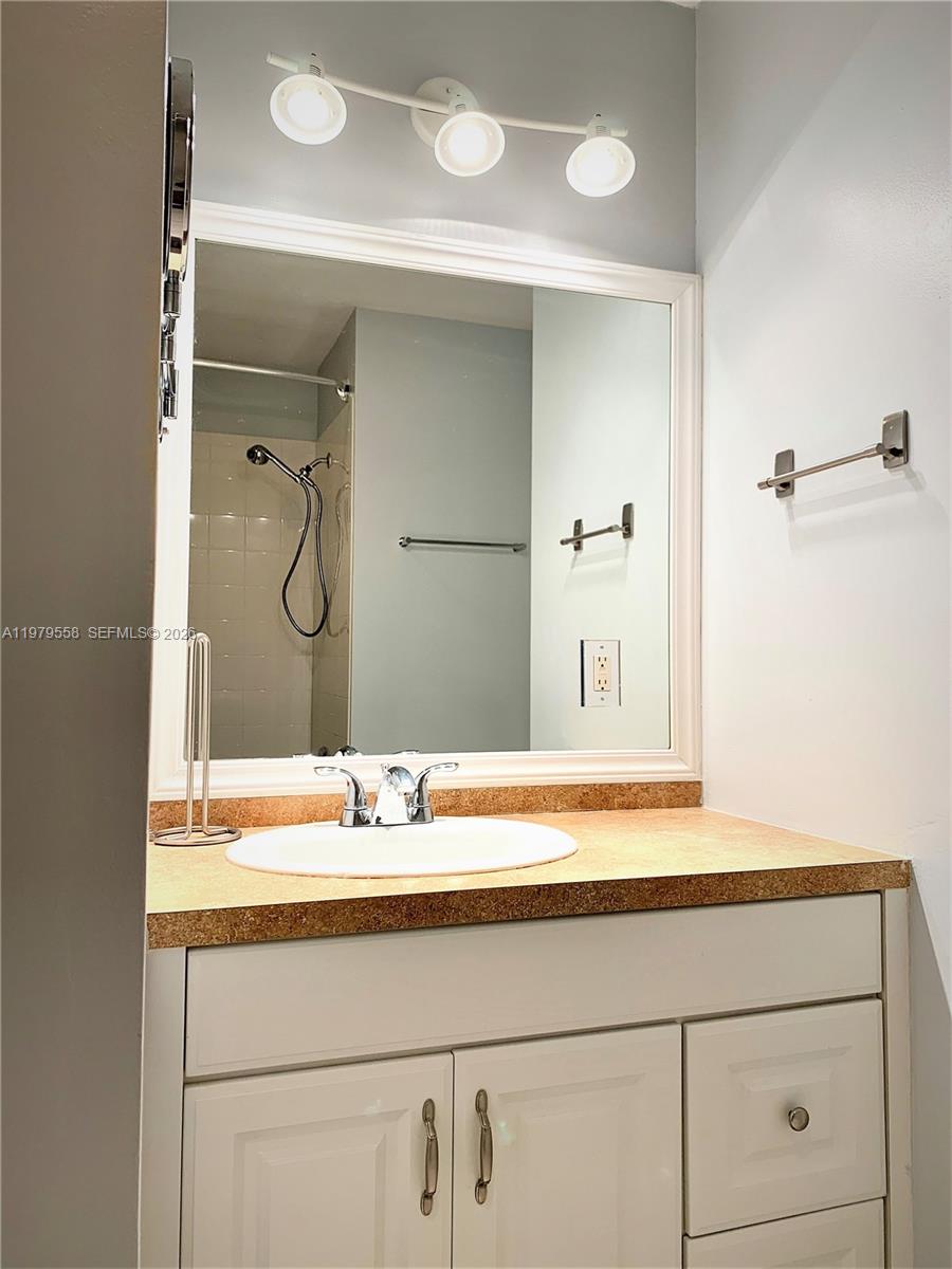 VILLAGE AT ABACOA CONDO - Residential Lease