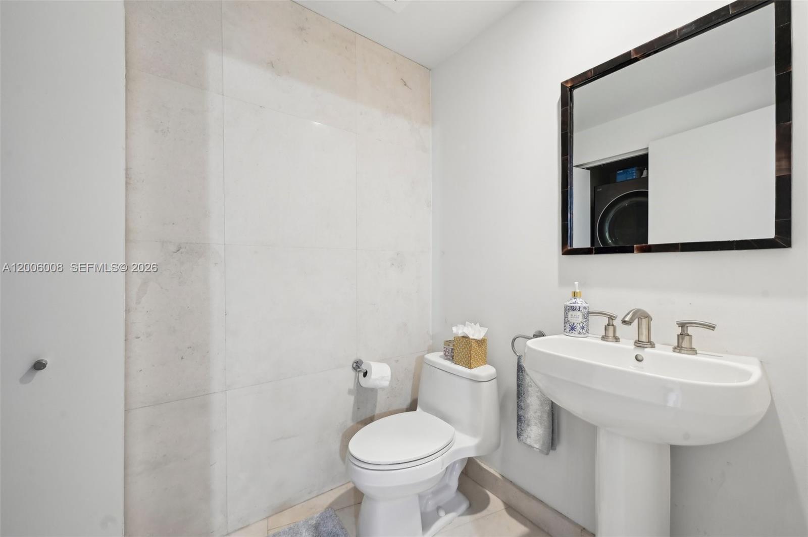CARBONELL CONDO - Residential