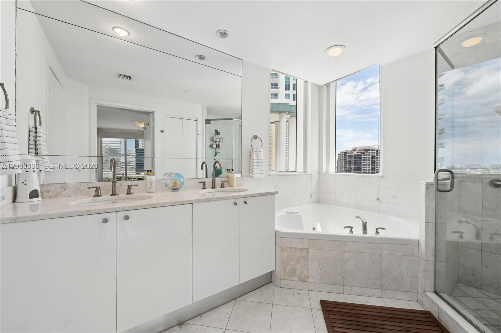 CARBONELL CONDO - Residential