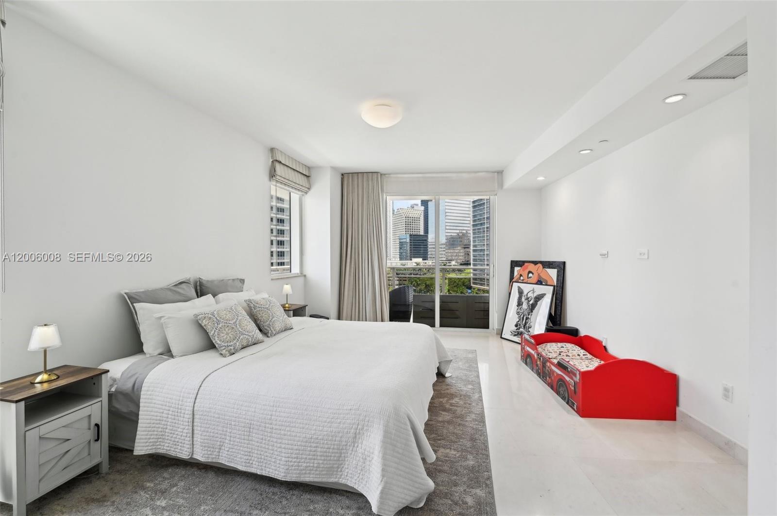 CARBONELL CONDO - Residential