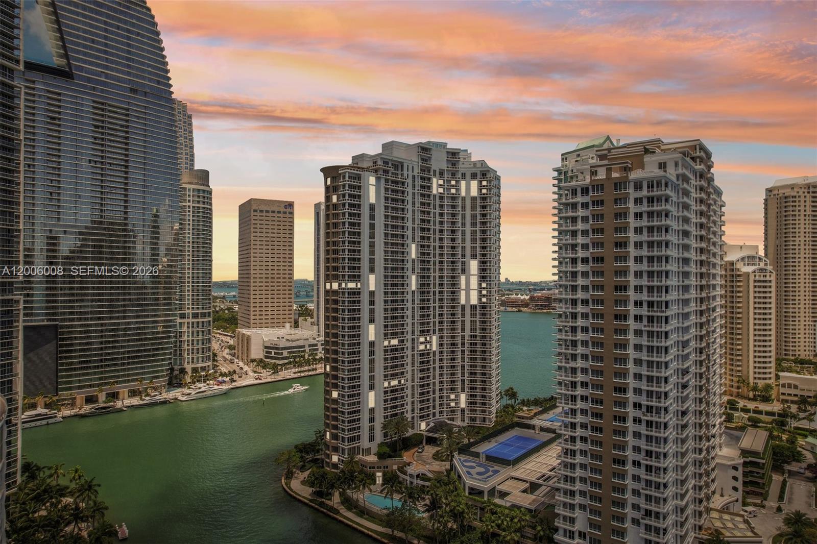 CARBONELL CONDO - Residential