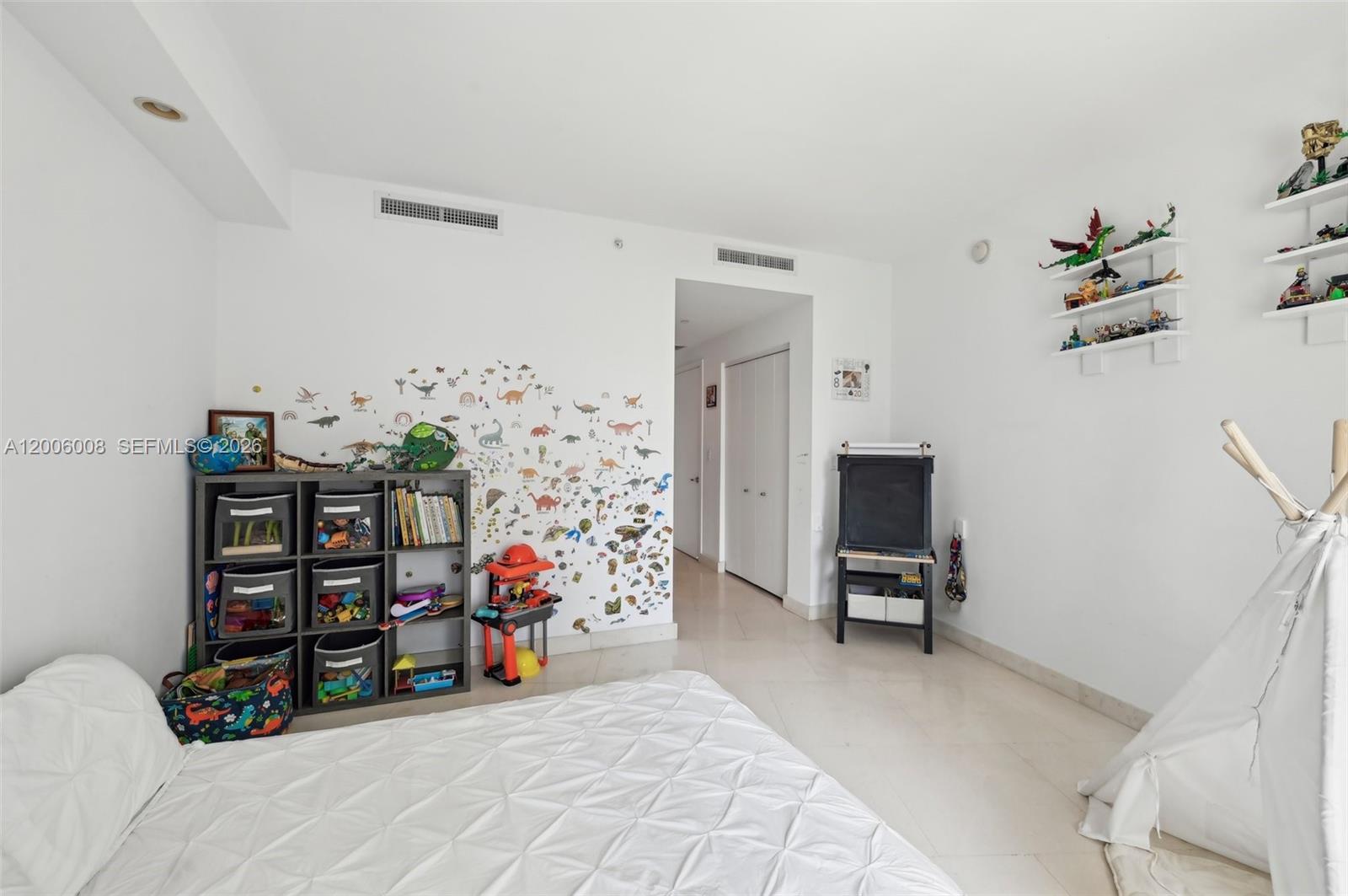 CARBONELL CONDO - Residential
