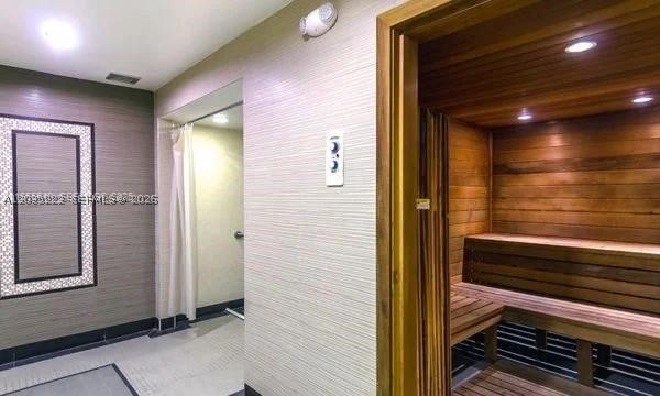 KINGSLEY AT CENTURY VILLA - Residential Lease