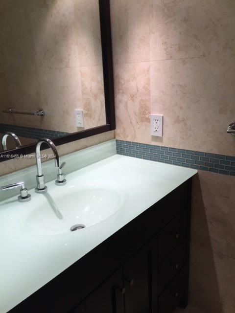 DELVISTA TOWERS CONDO TOW - Residential Lease